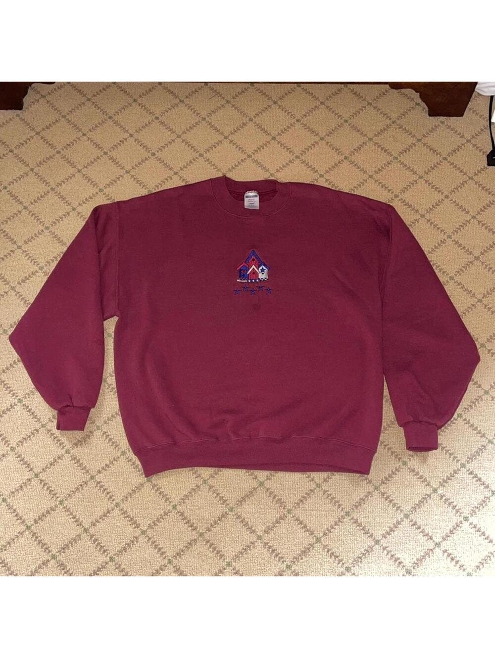 Burgundy birdhouses sweatshirt NWOT XL